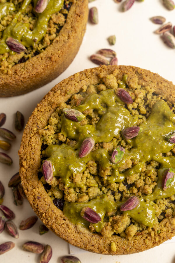 Crumble pistache et fruits rouges – Image 2