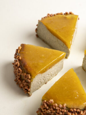 Cheesecake basque Genmaicha & Prune
